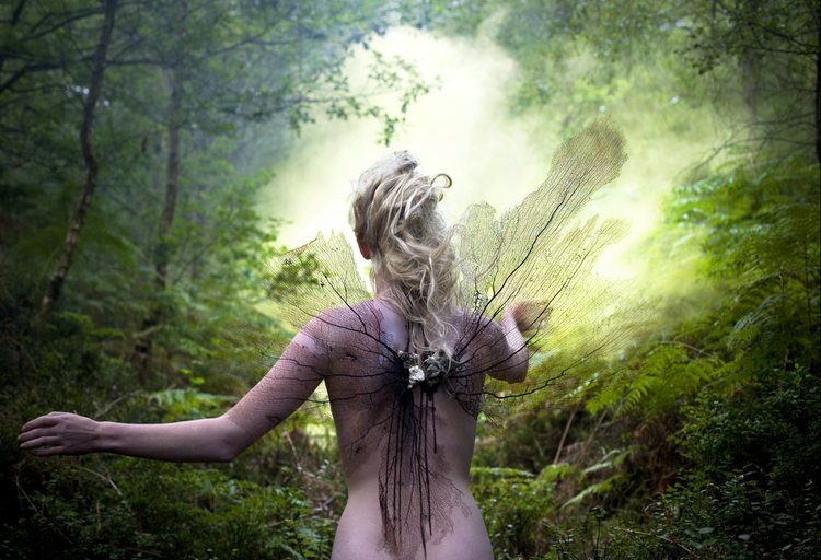 "The Distant Pull of Remembrance", fot. Kirsty Mitchell